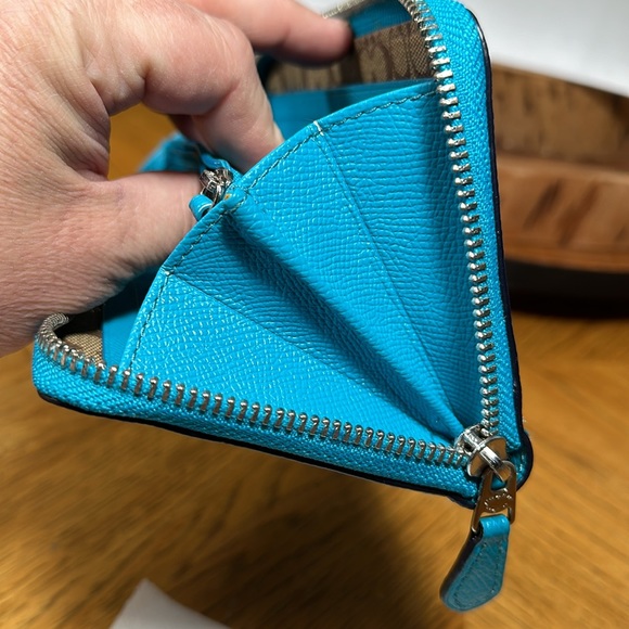 *HTF COLOR* COACH Crossgrain Leather Accordion Zip Around Wallet - Picture 12 of 12